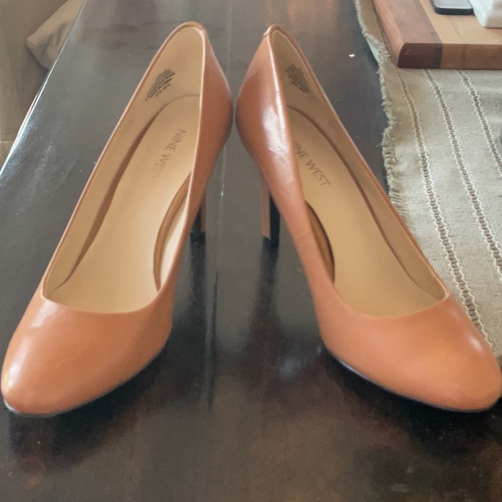 Nine West Size 8 Tan Heels
